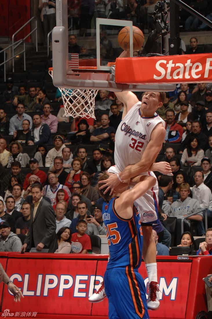 Blake Griffin Slams on Mozgov